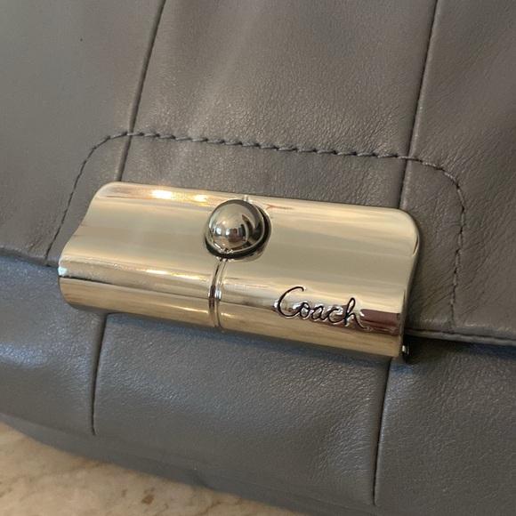 Beautiful Gray Coach Soft Leather Purse - Picture 4 of 8